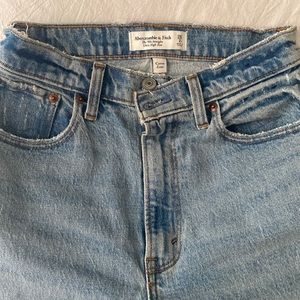 Abercrombie 90’s Straight Ultra High Rise